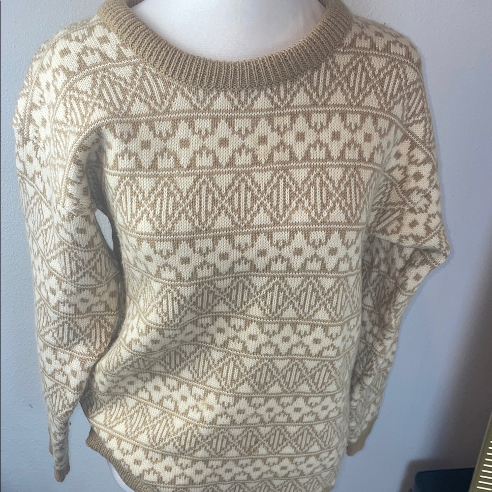 Vintage Heirlooms 100% Wool Sweater Cream and Tan Patterned Sweater